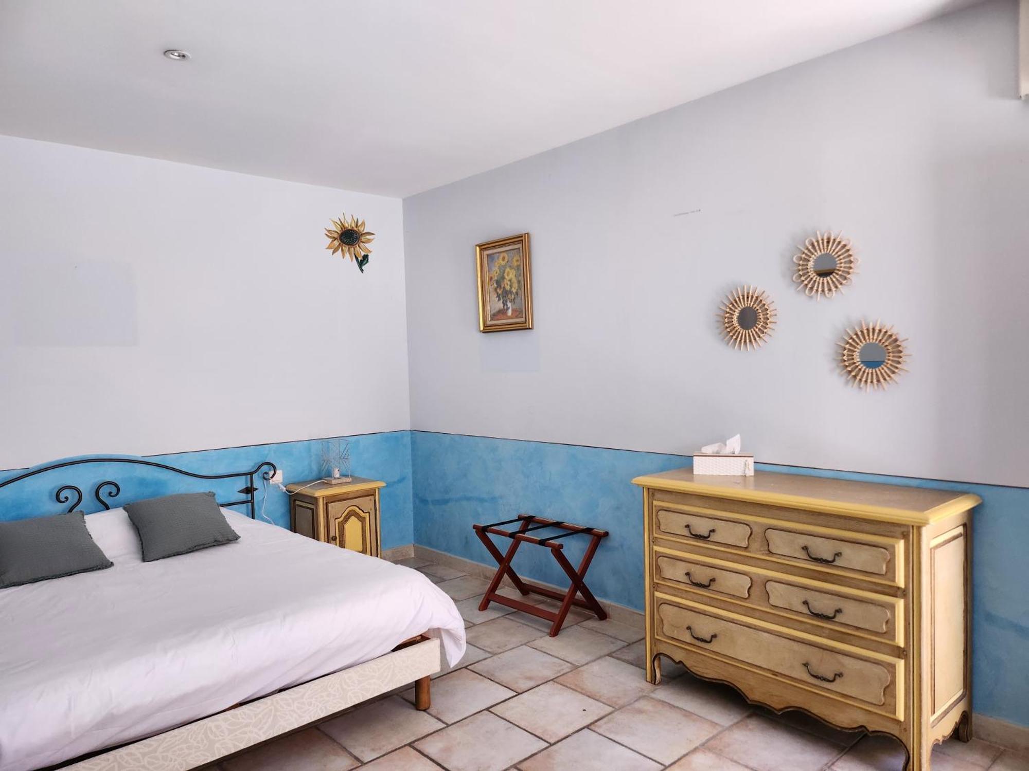 Domaine Les Gendalis Bed & Breakfast Saint-Saturnin-les-Avignon Exterior photo