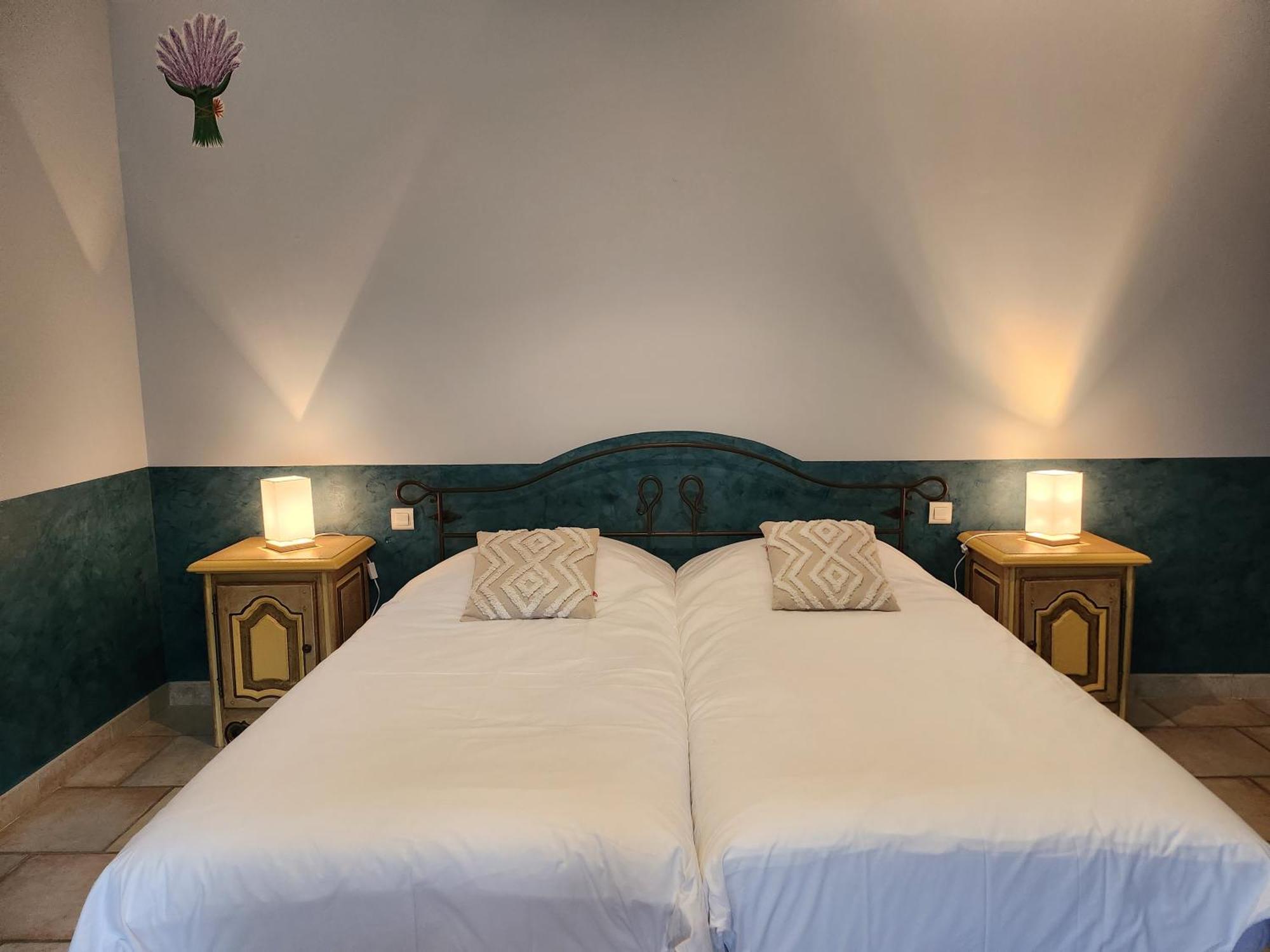 Domaine Les Gendalis Bed & Breakfast Saint-Saturnin-les-Avignon Exterior photo