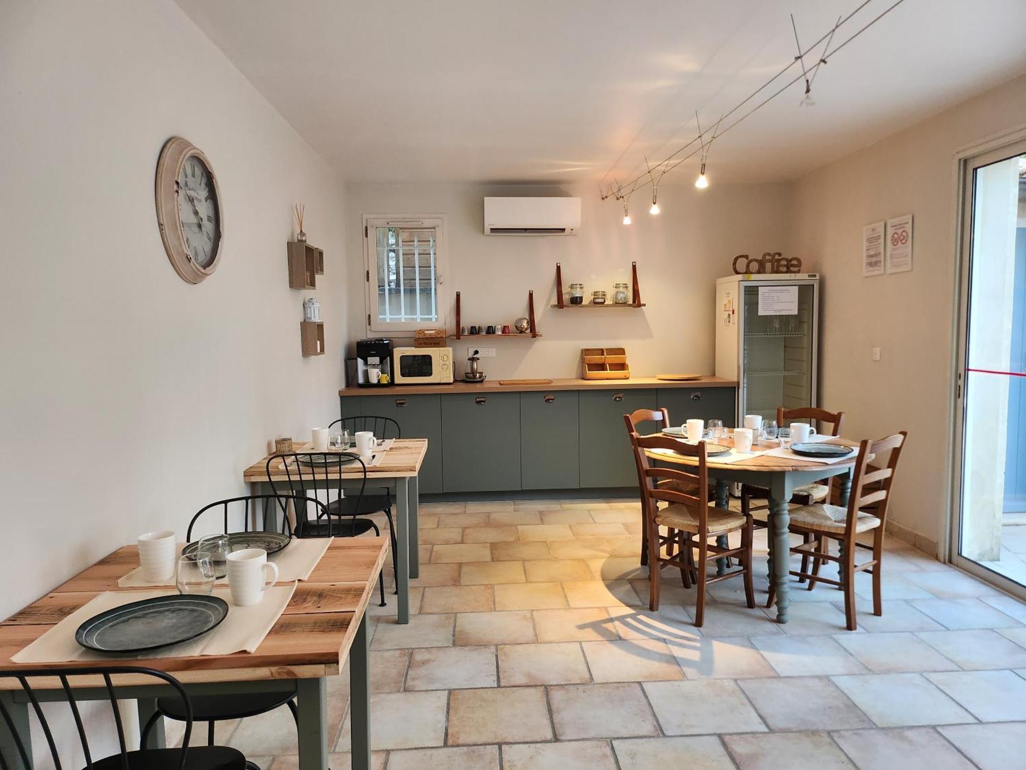Domaine Les Gendalis Bed & Breakfast Saint-Saturnin-les-Avignon Exterior photo