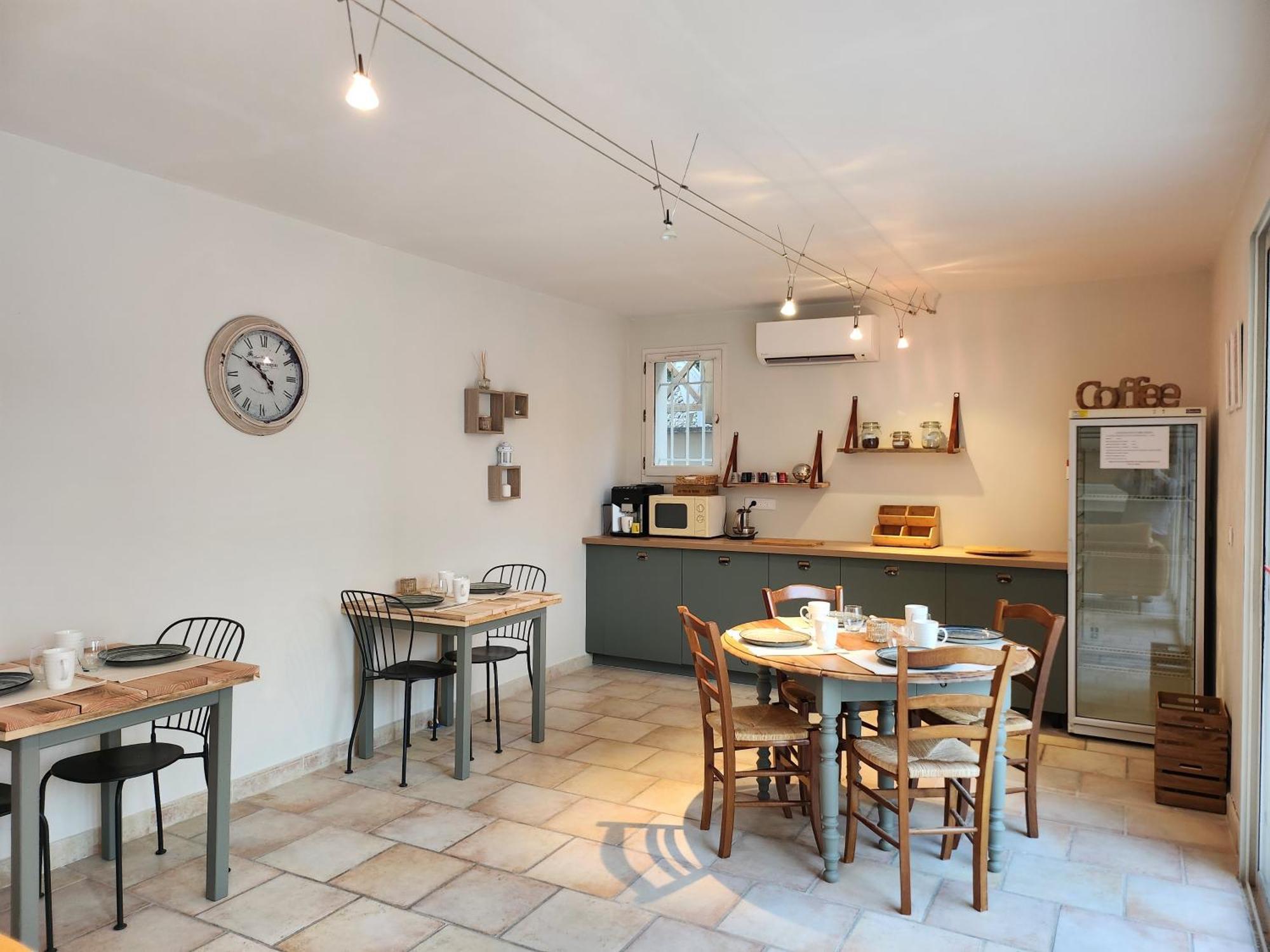 Domaine Les Gendalis Bed & Breakfast Saint-Saturnin-les-Avignon Exterior photo