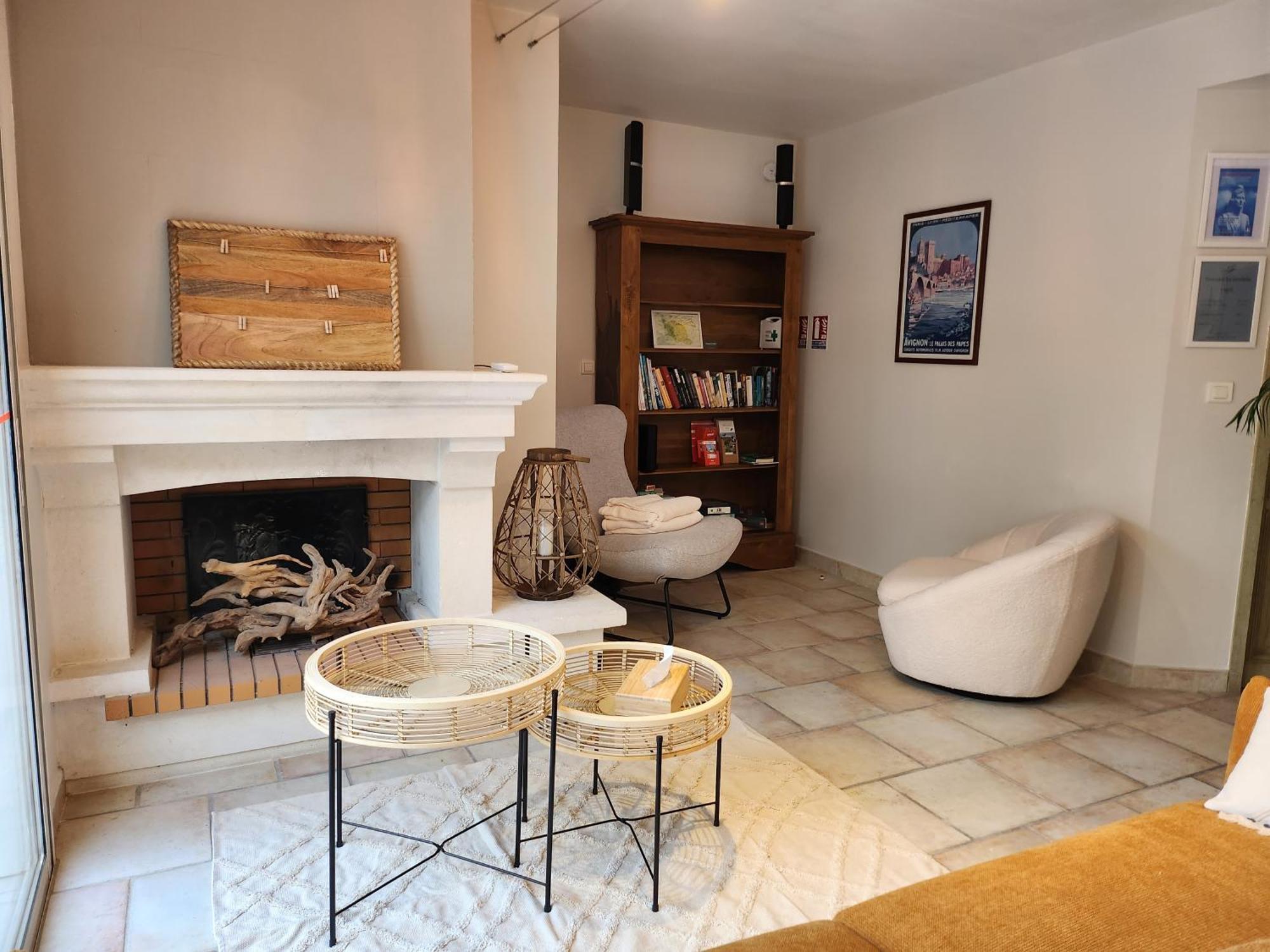 Domaine Les Gendalis Bed & Breakfast Saint-Saturnin-les-Avignon Exterior photo