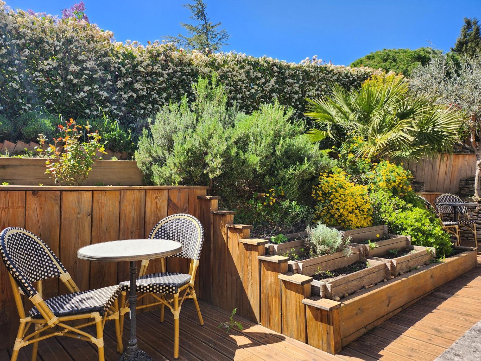 Domaine Les Gendalis Bed & Breakfast Saint-Saturnin-les-Avignon Exterior photo