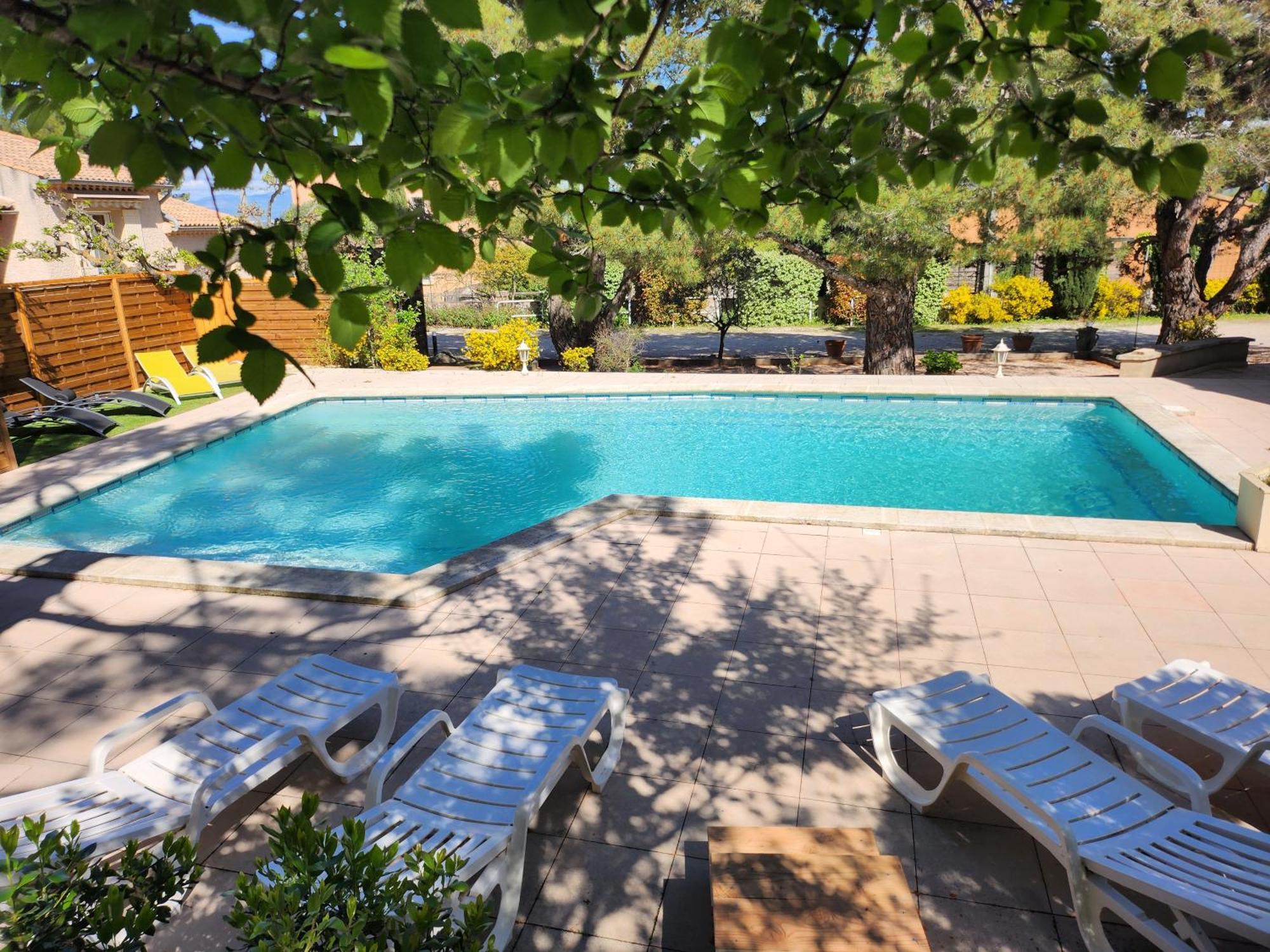 Domaine Les Gendalis Bed & Breakfast Saint-Saturnin-les-Avignon Exterior photo