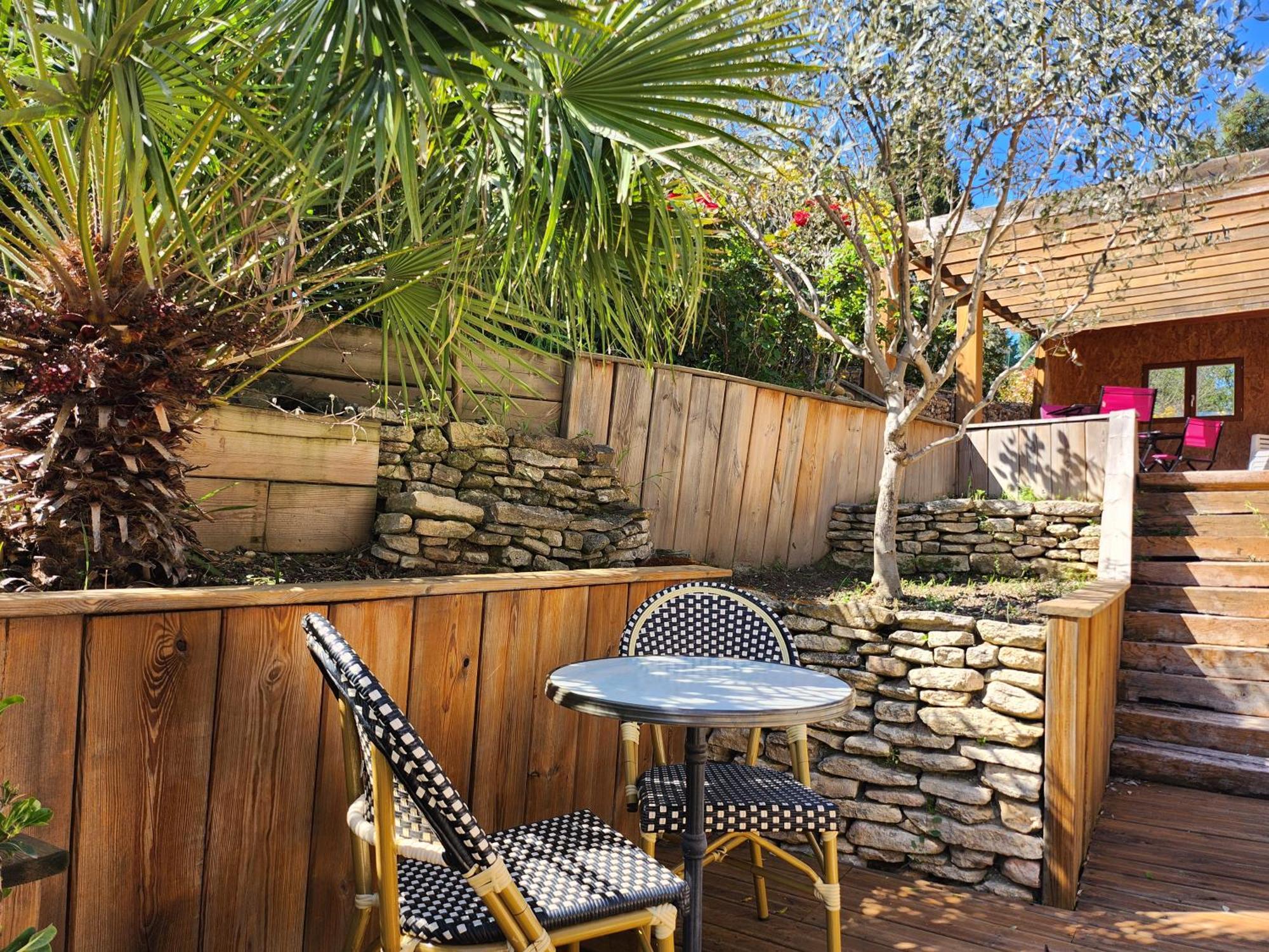 Domaine Les Gendalis Bed & Breakfast Saint-Saturnin-les-Avignon Exterior photo