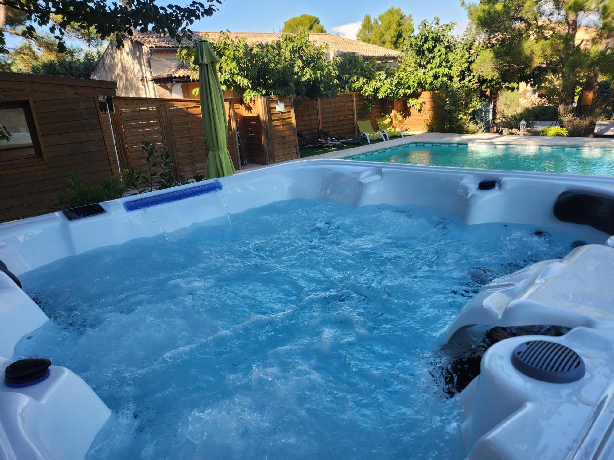 Domaine Les Gendalis Bed & Breakfast Saint-Saturnin-les-Avignon Exterior photo