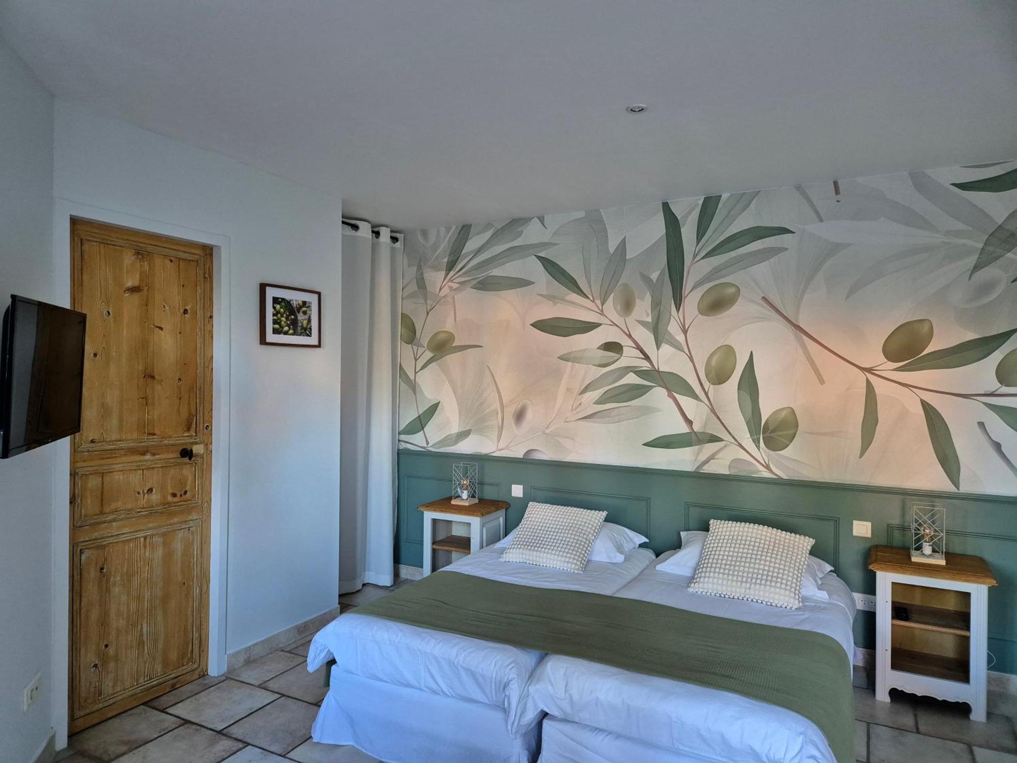 Domaine Les Gendalis Bed & Breakfast Saint-Saturnin-les-Avignon Exterior photo